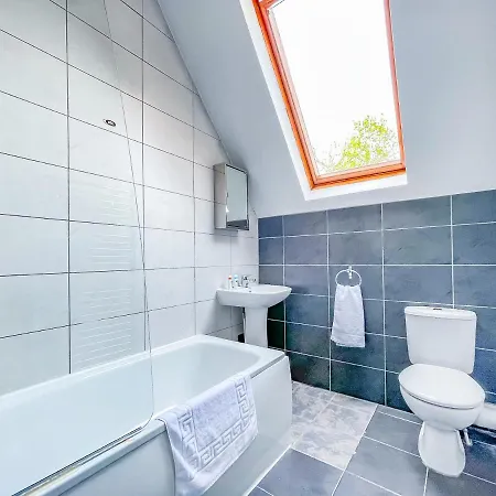 *ra9bc* For Your Relaxed & Cosy + Free Parking + Free Fast Wifi * *