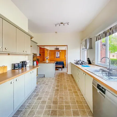 *ra9bc* For Your Relaxed & Cosy + Free Parking + Free Fast Wifi * 홈스테이 리즈