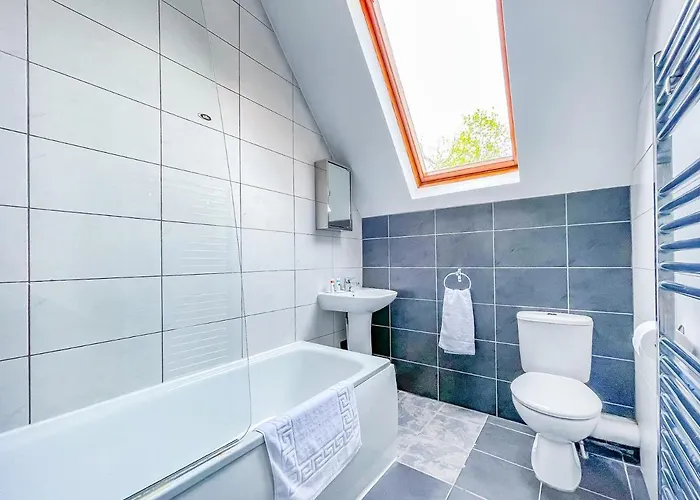 *ra9bc* For Your Relaxed & Cosy + Free Parking + Free Fast Wifi * *