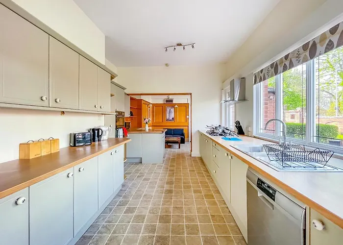 *ra9bc* For Your Relaxed & Cosy + Free Parking + Free Fast Wifi * Δωμάτια σε οικογενειακή κατοικία Λιντς