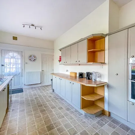 *ra9bc* For Your Relaxed & Cosy + Free Parking + Free Fast Wifi * * Лідс